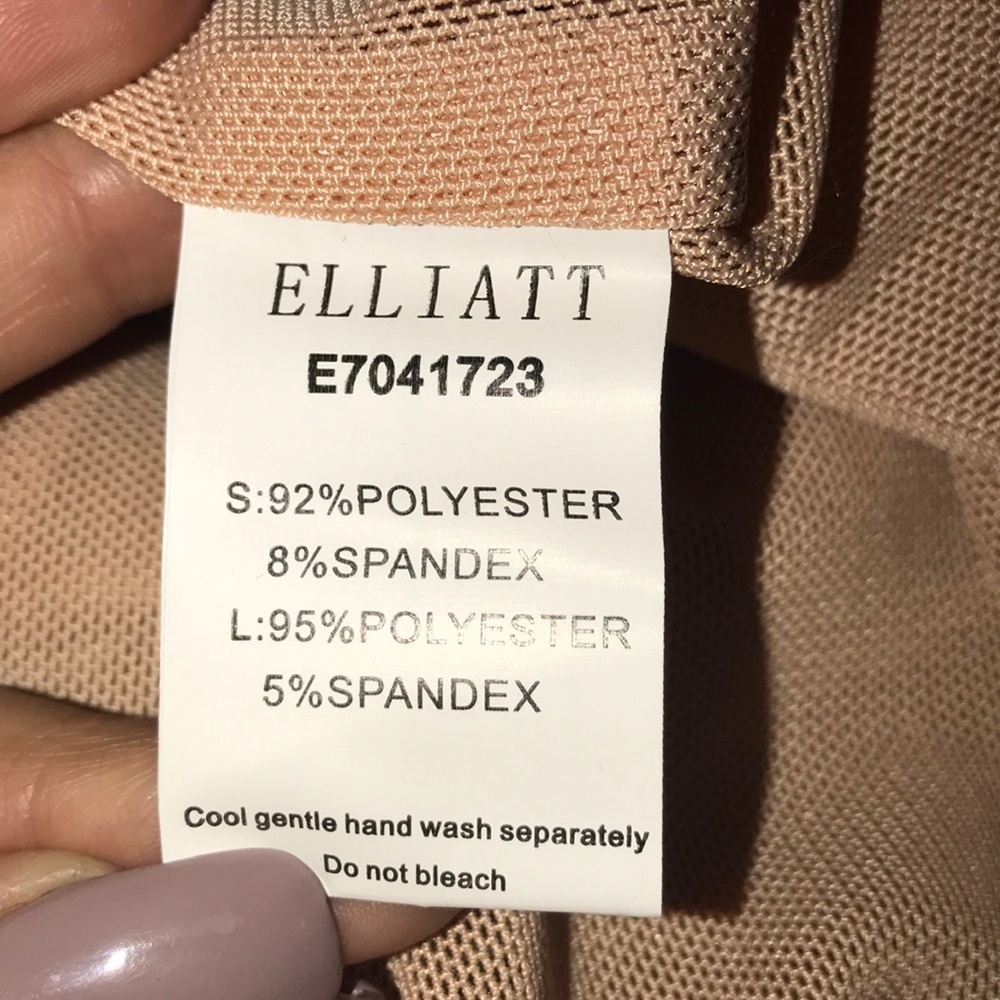ELLIATT
Elliatt Velvet Cocktail Mini Dress
$180 - Picture 4 of 4